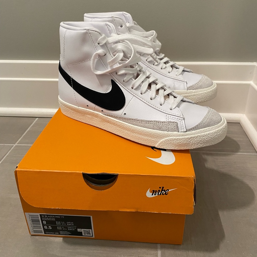 NEW Nike Blazer Mid ‘77 - women’s size 8